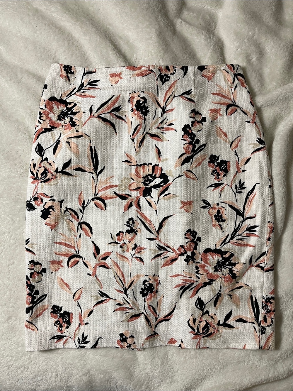 White House Black Market White Floral Pencil Skirt with Blush Accents